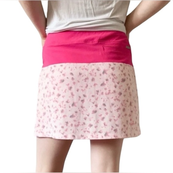 Adidas, Pull On Golf Skort, Size Medium, Pink & White  🏌️‍♀️ - Picture 2 of 10